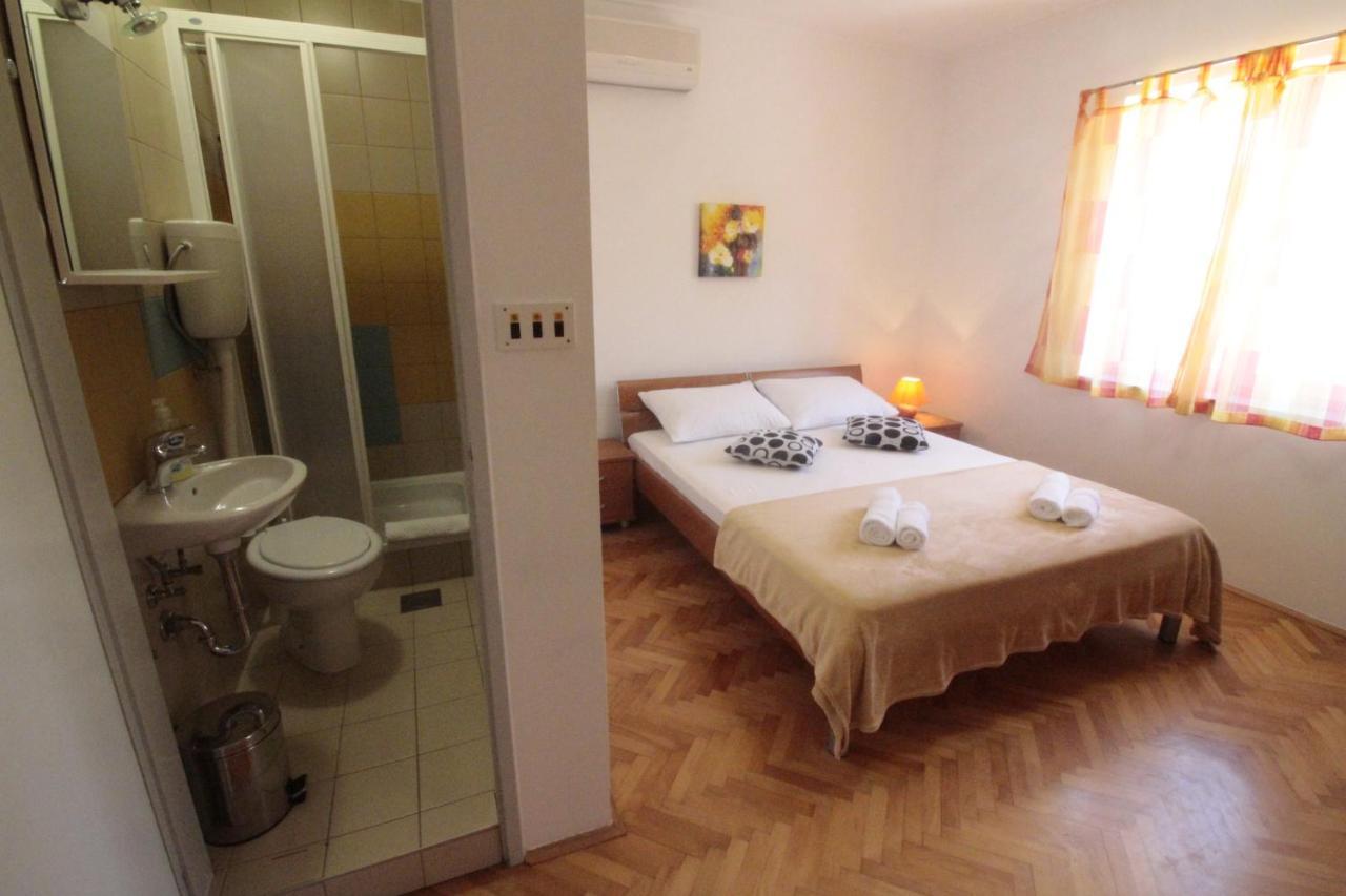 Studios & Rooms Fiesta Novalja Quarto foto