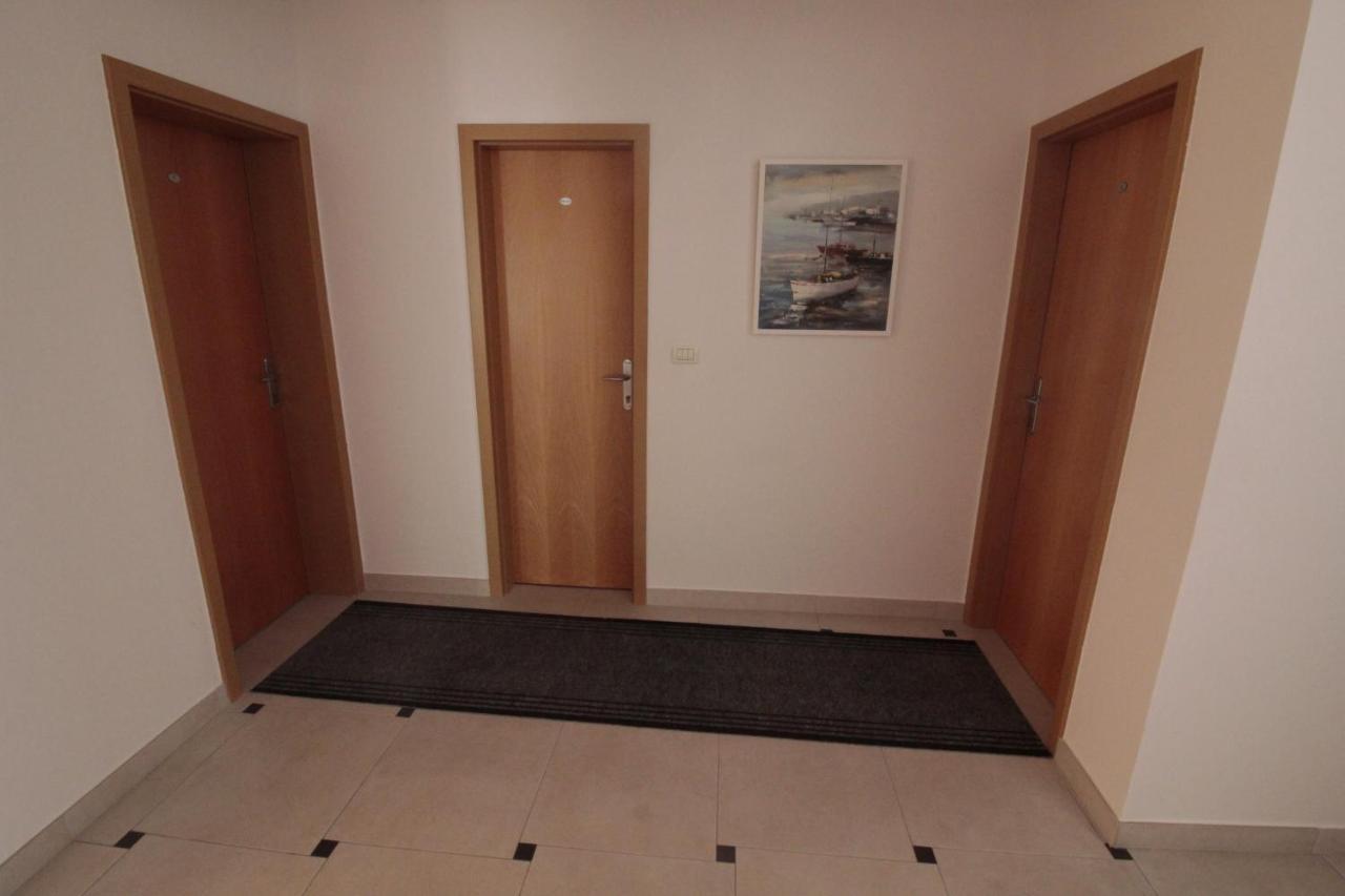 Studios & Rooms Fiesta Novalja Exterior foto